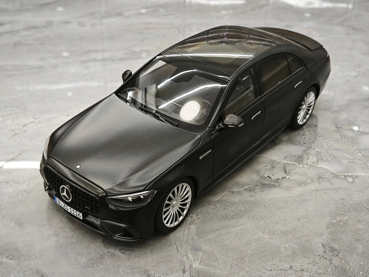 NZG Mercedes-AMG 2023 S 63 E Performance V223 Nightblack Magno 1:18 – Druckguss-Sammlermodell
