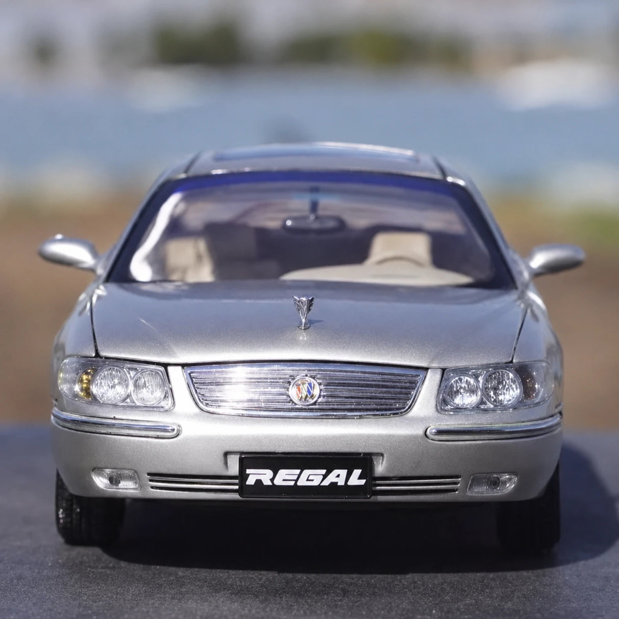 OEM Buick 1997 Regal Silver 1:18 – Collectible Diecast Model Die-Cast