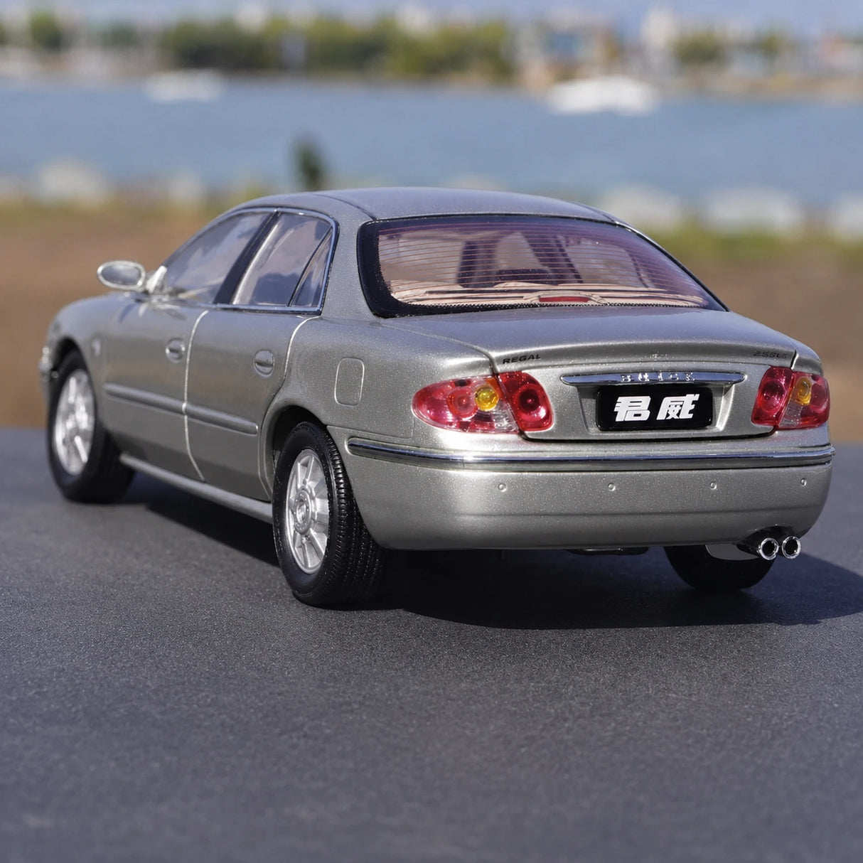 OEM Buick 1997 Regal Silver 1:18 – Collectible Diecast Model Die-Cast