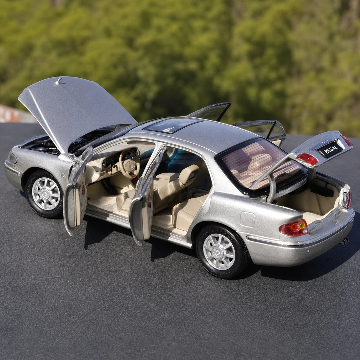 OEM Buick 1997 Regal Silver 1:18 – Collectible Diecast Model Die-Cast