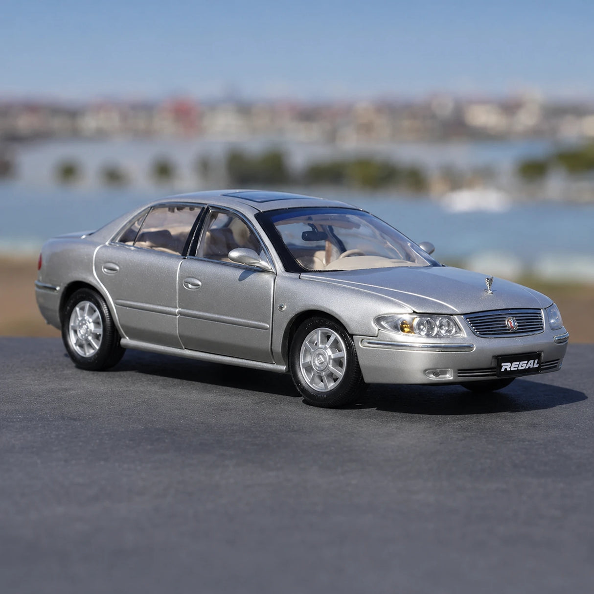 OEM Buick 1997 Regal Silver 1:18 – Collectible Diecast Model Die-Cast