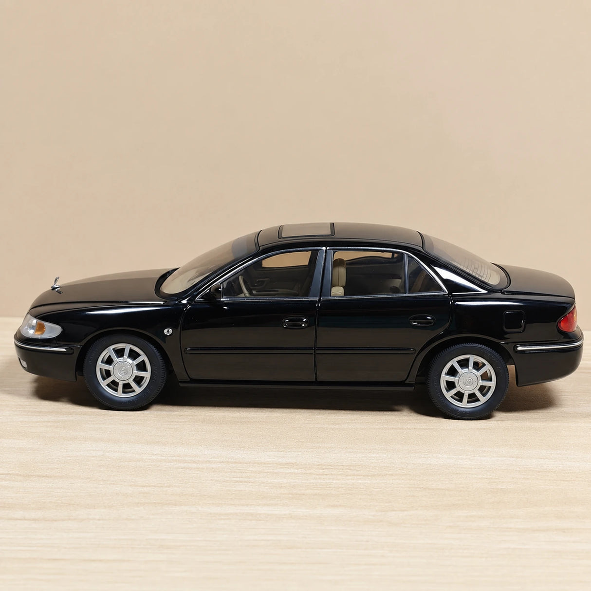 OEM Buick 1997 Regal Black 1:18 – Collectible Diecast Model Die-Cast