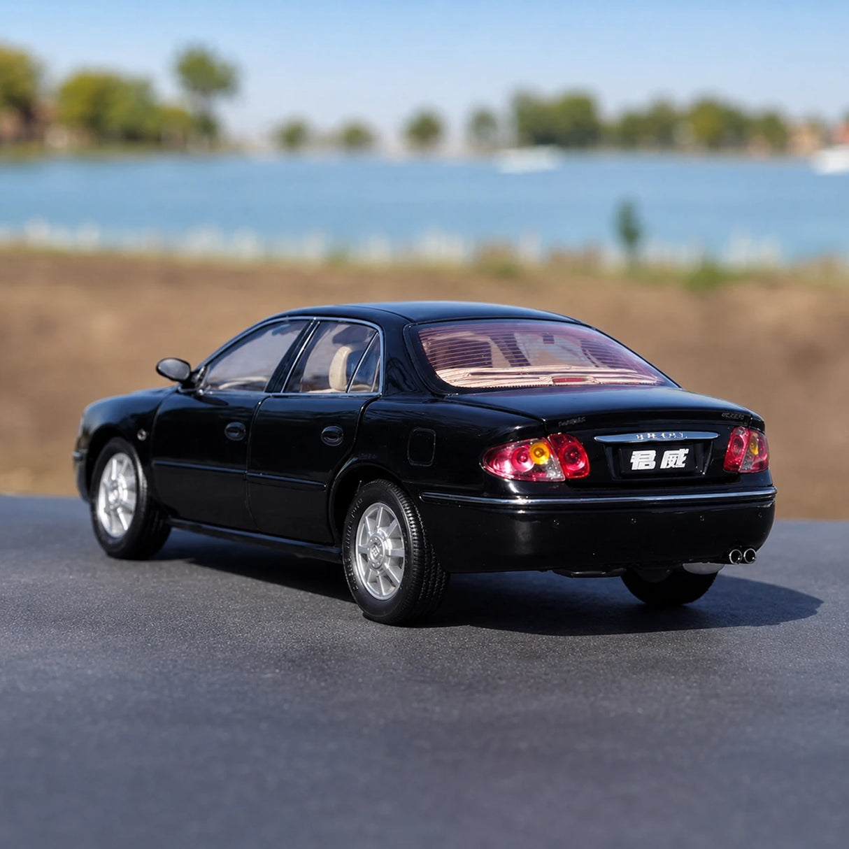 OEM Buick 1997 Regal Black 1:18 – Collectible Diecast Model Die-Cast
