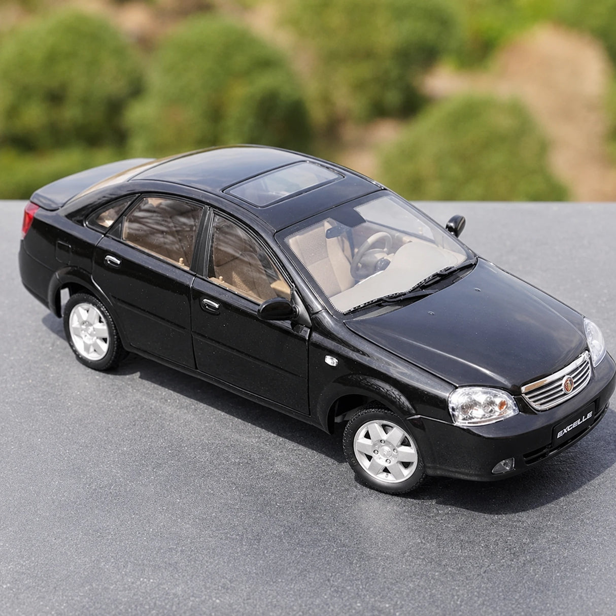 OEM Buick 2003 Excelle Black 1:18 – Collectible Diecast Model Die-Cast