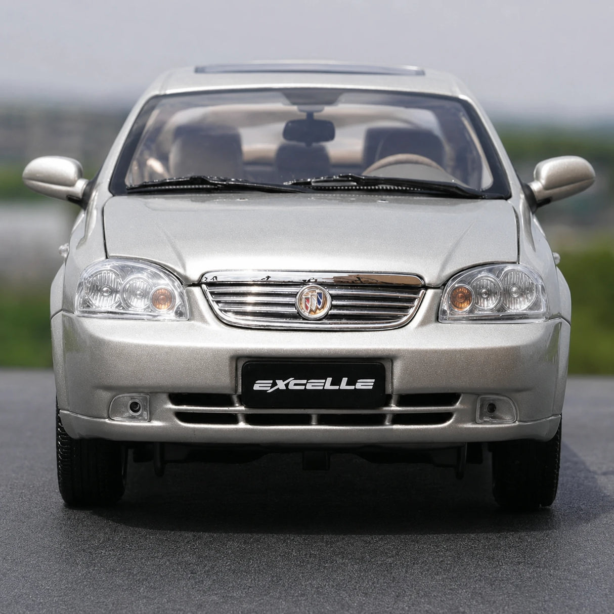 OEM Buick 2003 Excelle Silver 1:18 – Collectible Diecast Model Die-Cast
