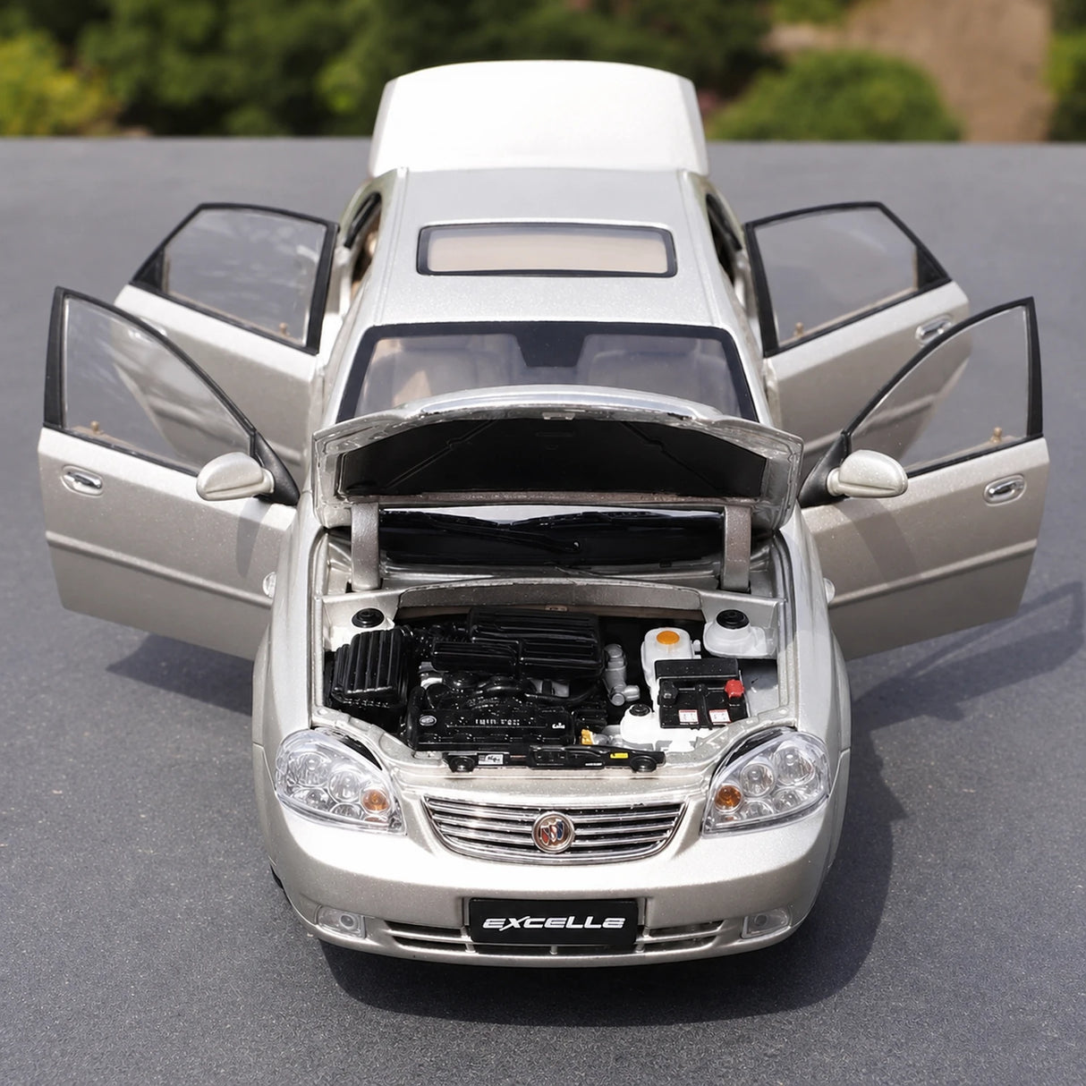 OEM Buick 2003 Excelle Silver 1:18 – Collectible Diecast Model Die-Cast
