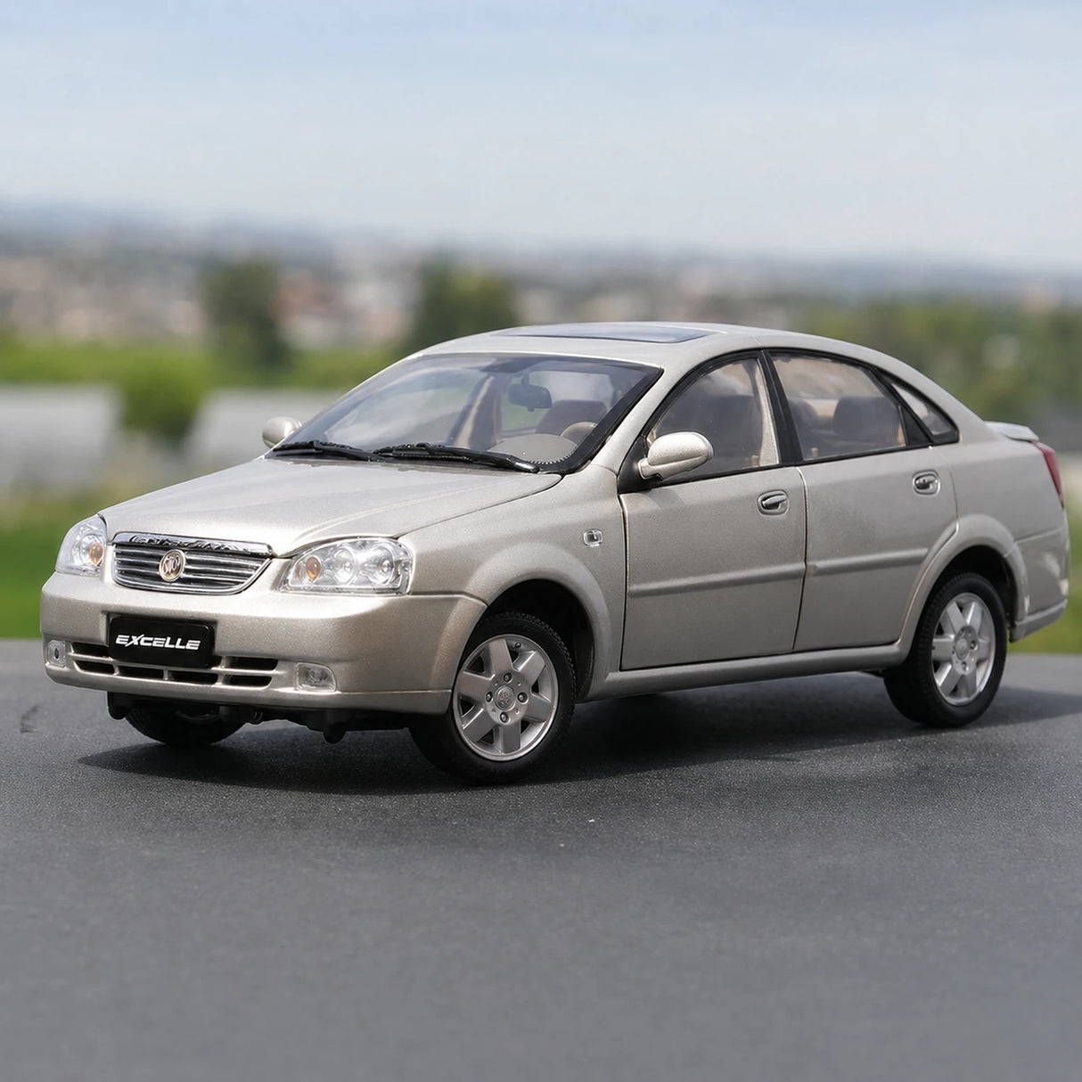 OEM Buick 2003 Excelle Silver 1:18 – Collectible Diecast Model Die-Cast