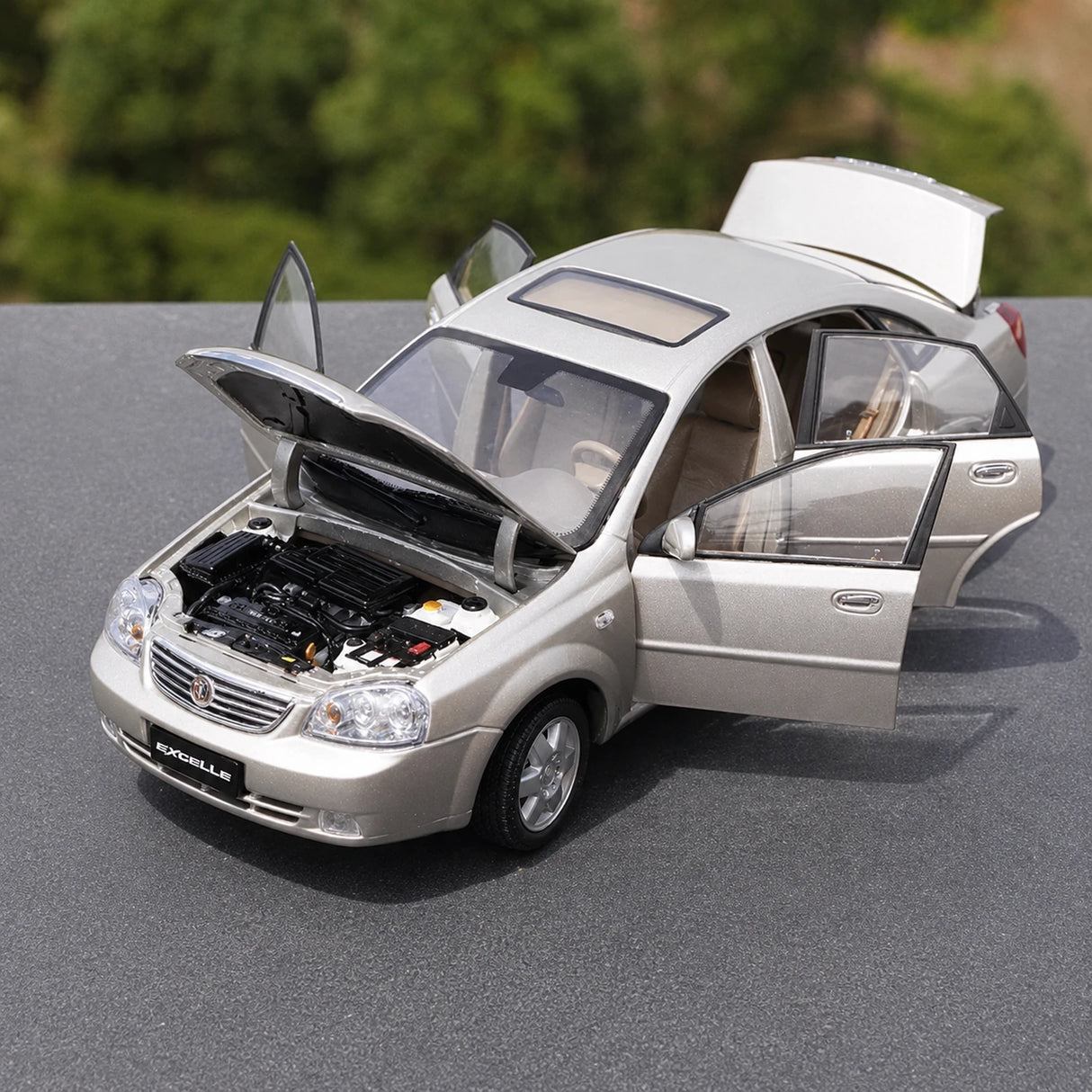 OEM Buick 2003 Excelle Silver 1:18 – Collectible Diecast Model Die-Cast
