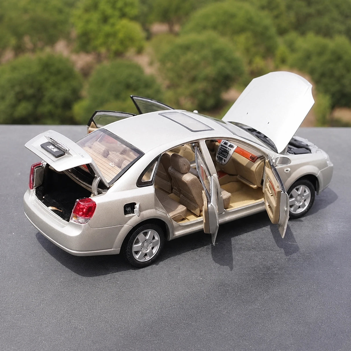 OEM Buick 2003 Excelle Silver 1:18 – Collectible Diecast Model Die-Cast