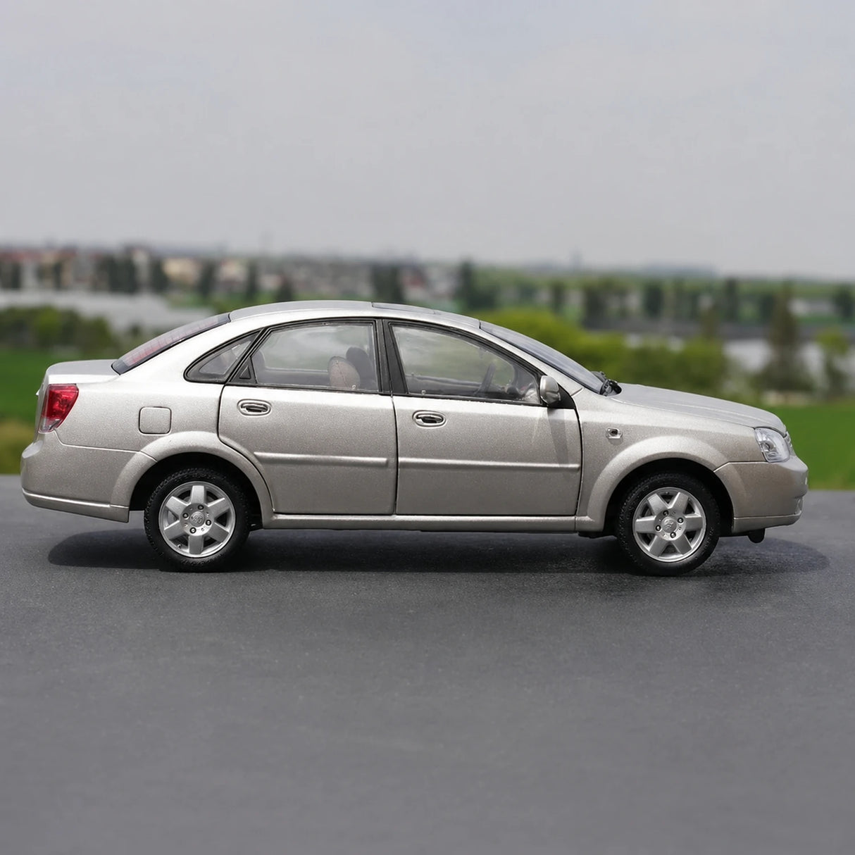 OEM Buick 2003 Excelle Silver 1:18 – Collectible Diecast Model Die-Cast