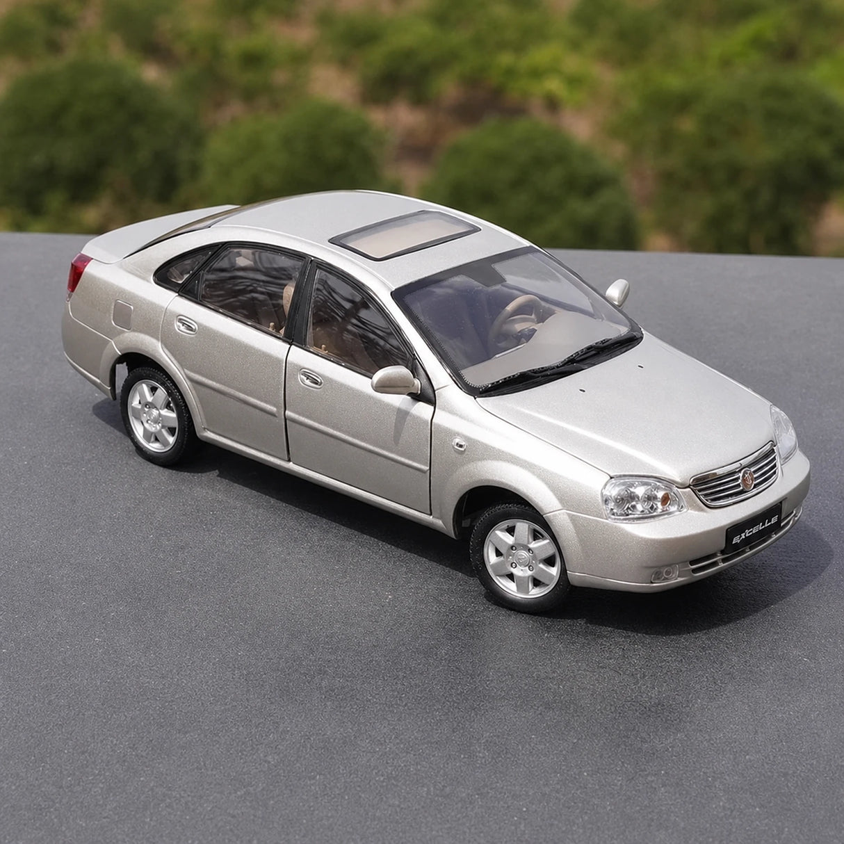 OEM Buick 2003 Excelle Silver 1:18 – Collectible Diecast Model Die-Cast