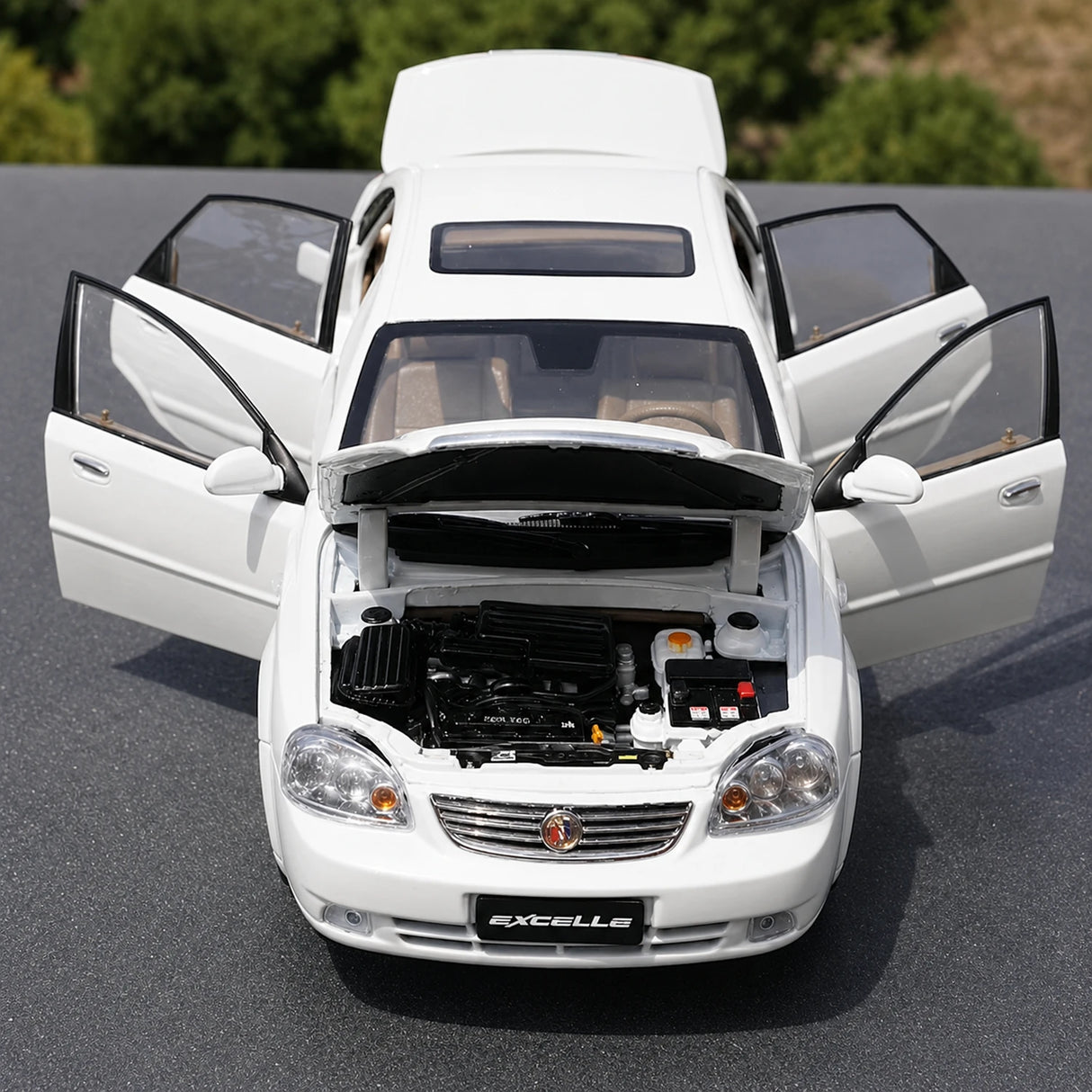 OEM Buick 2003 Excelle White 1:18 – Collectible Diecast Model Die-Cast