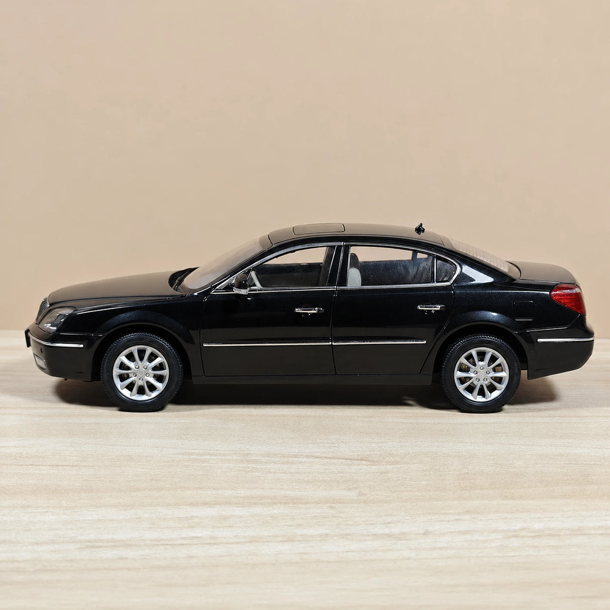 OEM Buick 2007 LaCrosse Black 1:18 – Collectible Diecast Model Die-Cast