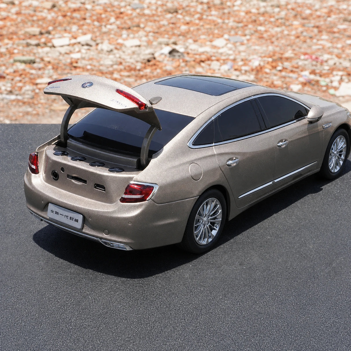 OEM Buick 2018 Regal Gold 1:18 – Collectible Diecast Model Die-Cast
