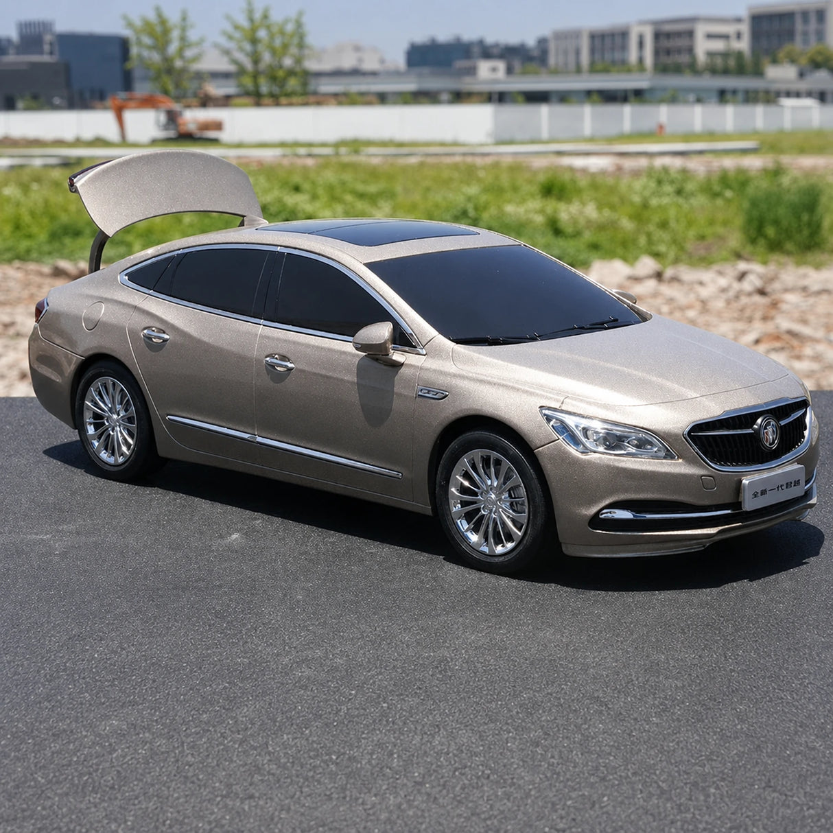 OEM Buick 2018 Regal Gold 1:18 – Collectible Diecast Model Die-Cast