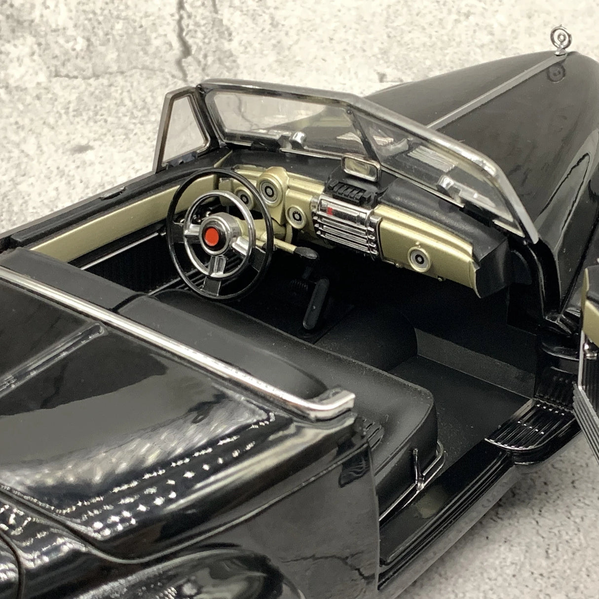 SunStar Buick 1938 Y-Job Black 1:18 – Collectible Diecast Model Die-Cast