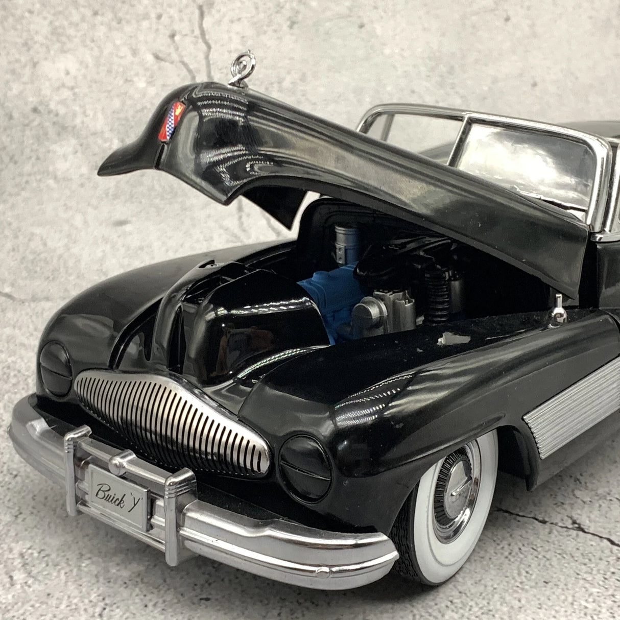 SunStar Buick 1938 Y-Job Black 1:18 – Collectible Diecast Model Die-Cast