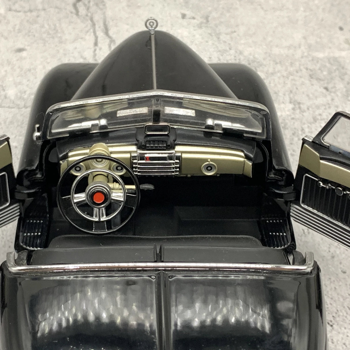 SunStar Buick 1938 Y-Job Black 1:18 – Collectible Diecast Model Die-Cast