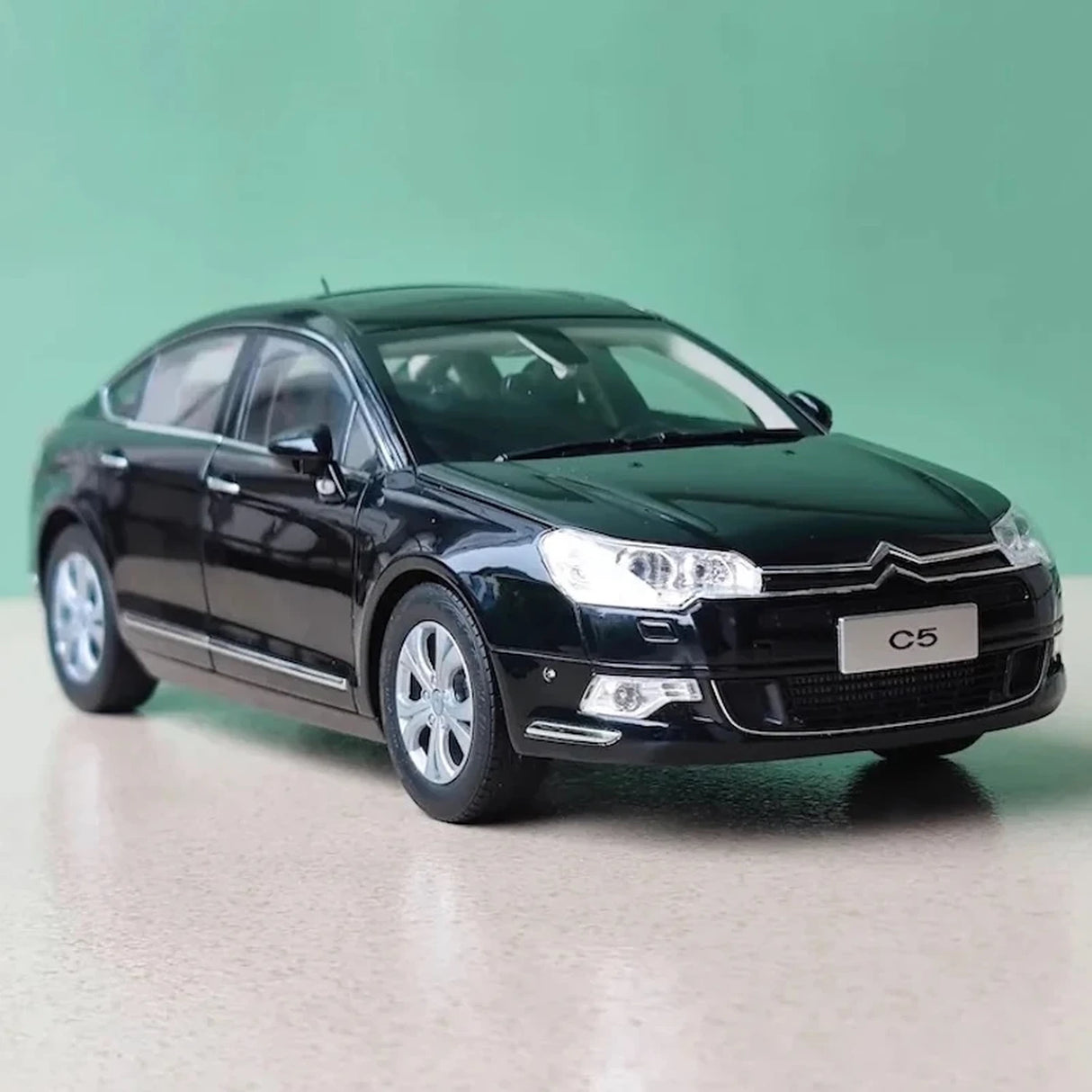 OEM Citroen 2008 C5 Black 1:18 – Kolekcjonerski model odlewany