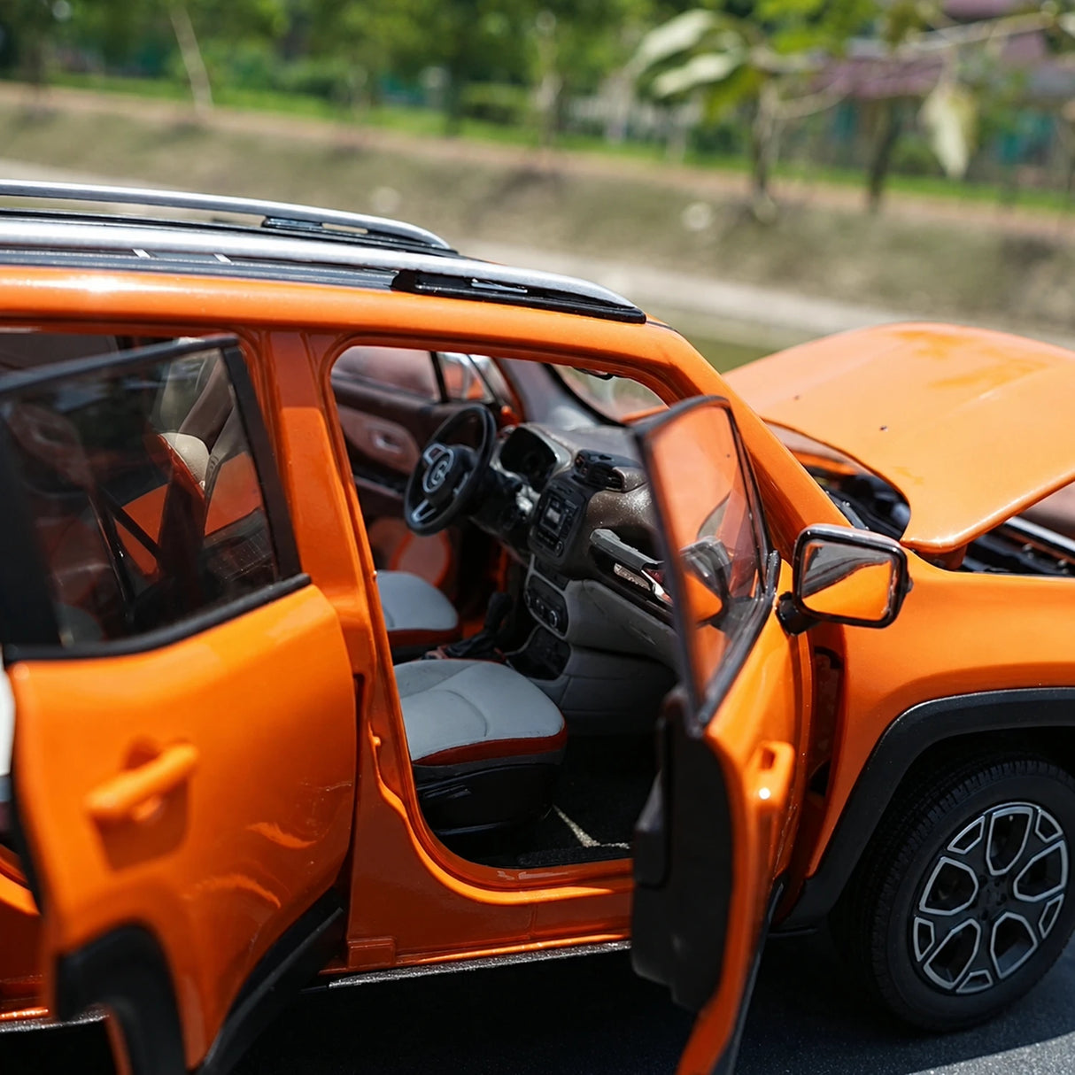OEM Jeep 2014 Renegade Orange 1:18 – Collectible Diecast Model Die-Cast