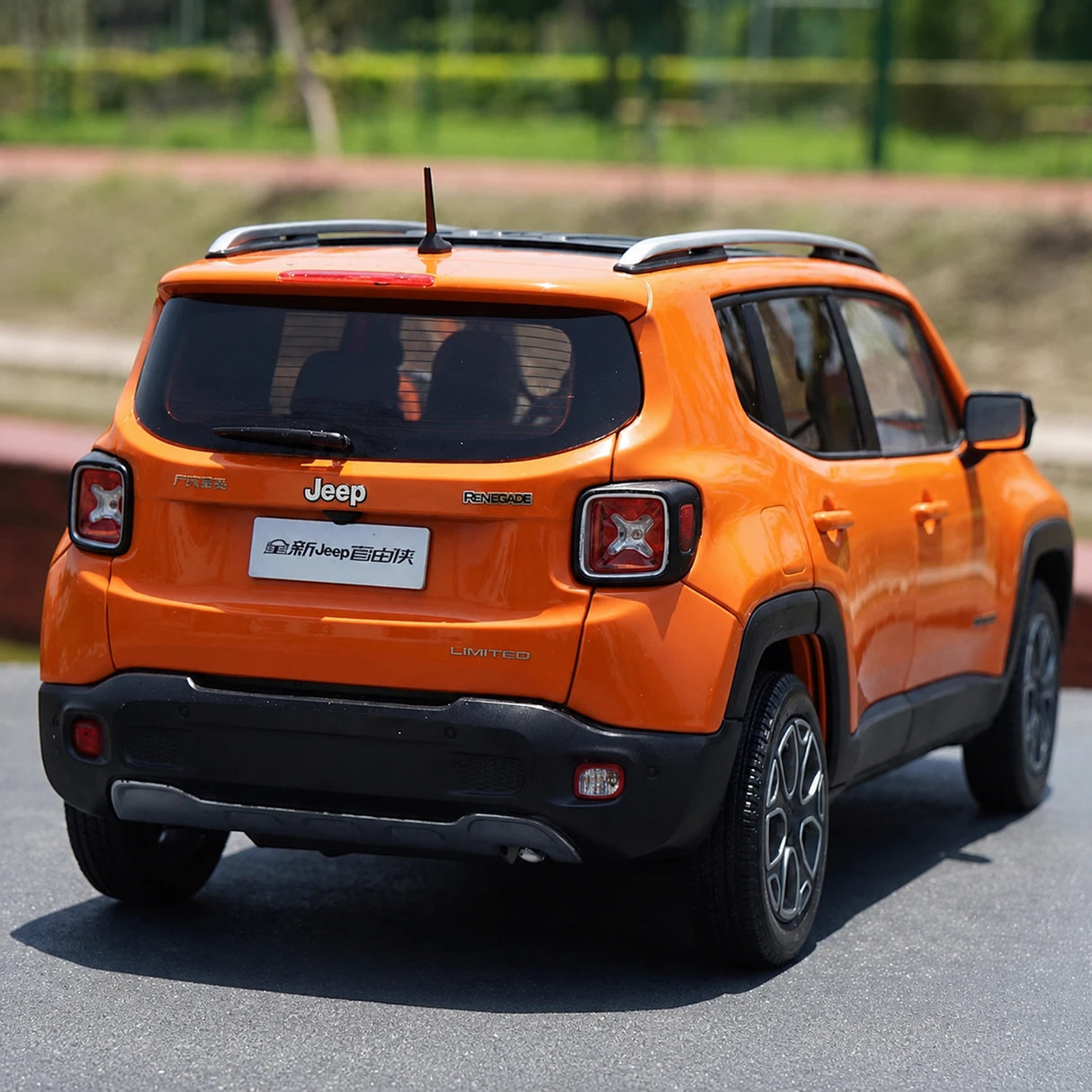 OEM Jeep 2014 Renegade Orange 1:18 – Collectible Diecast Model Die-Cast