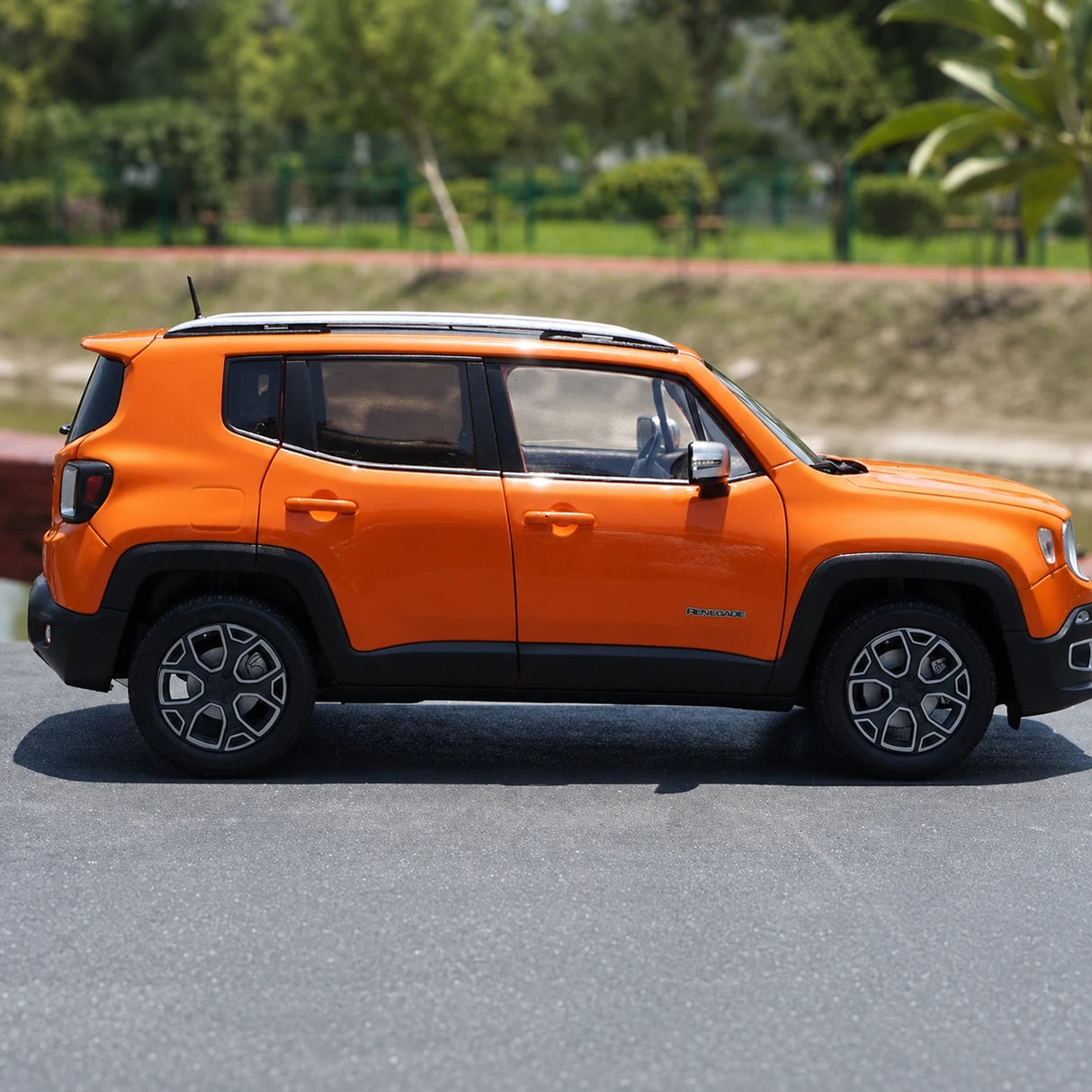 OEM Jeep 2014 Renegade Orange 1:18 – Collectible Diecast Model Die-Cast