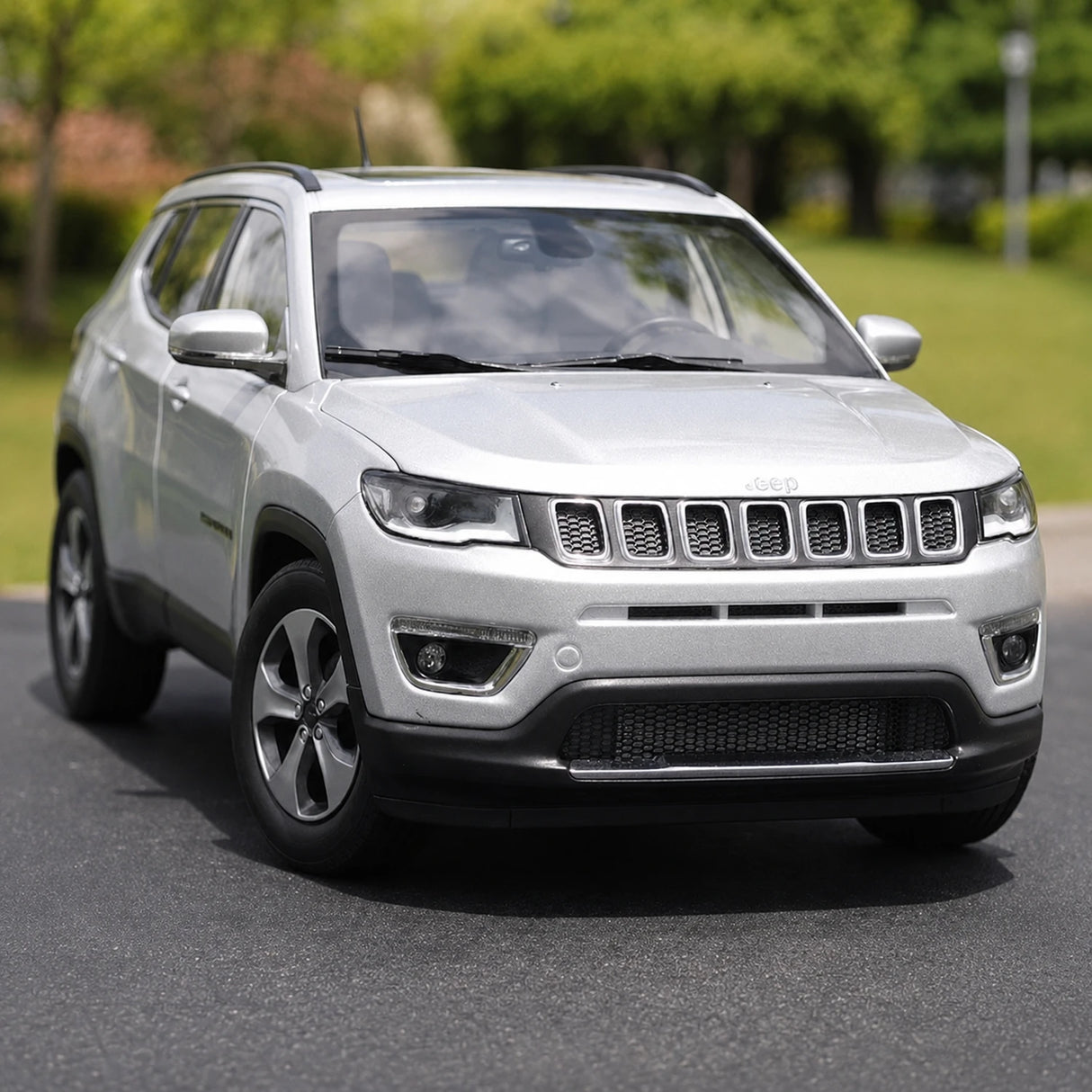 OEM Jeep 2018 Grand Commander Black 1:18 – kolekcjonerski model odlewany