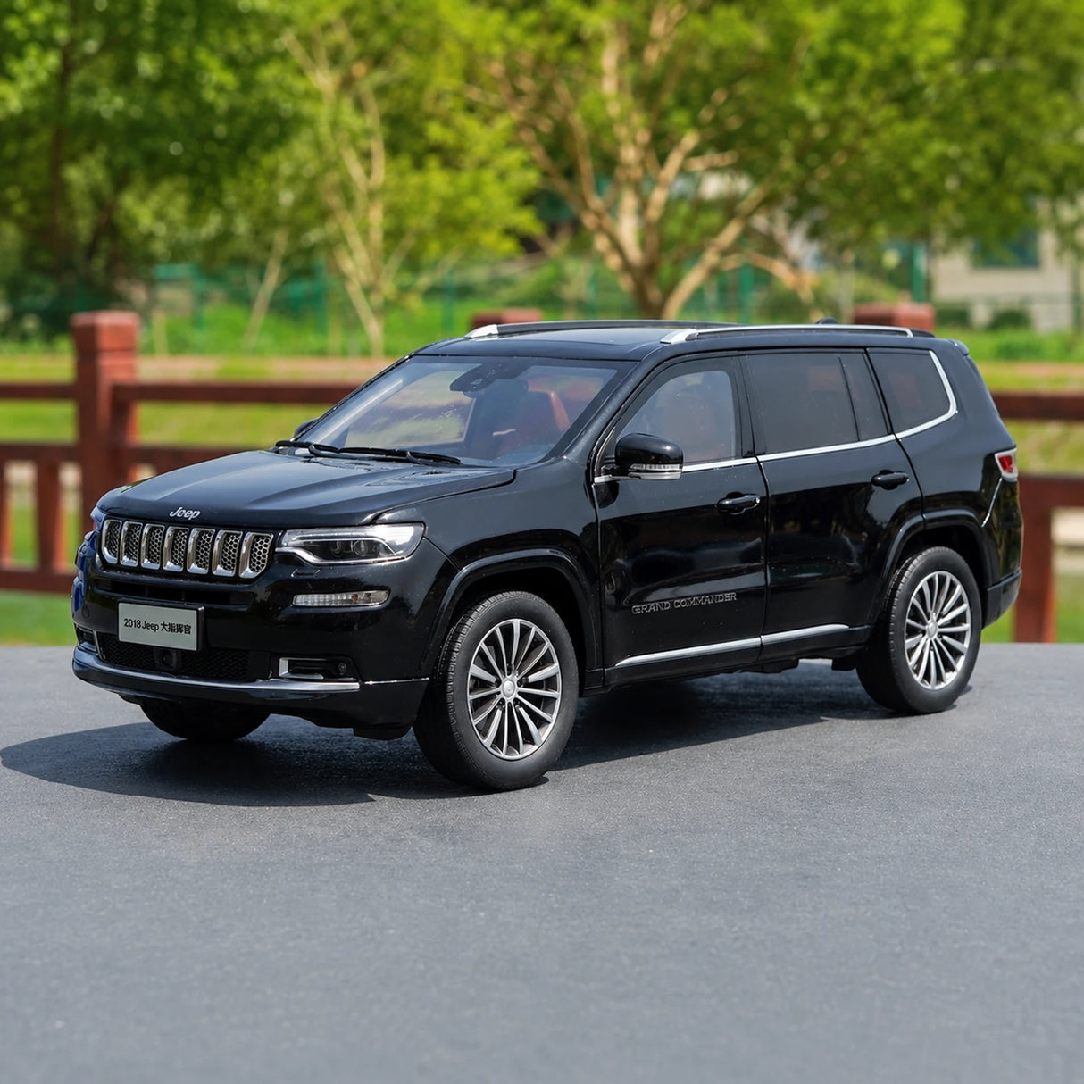 OEM Jeep 2018 Grand Commander Black 1:18 – kolekcjonerski model odlewany