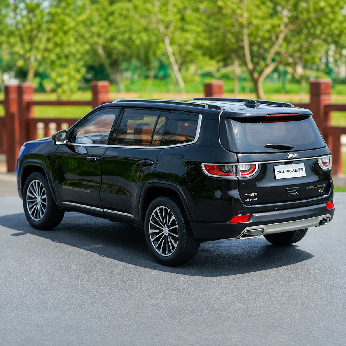 OEM Jeep 2018 Grand Commander Black 1:18 – kolekcjonerski model odlewany