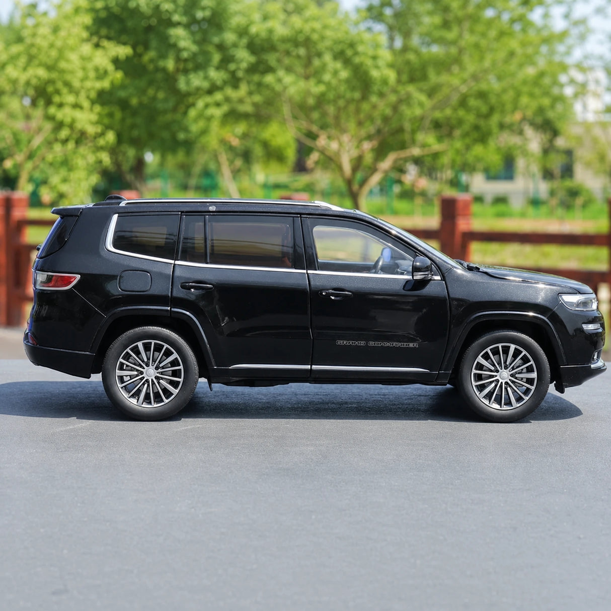 OEM Jeep 2018 Grand Commander Black 1:18 – kolekcjonerski model odlewany