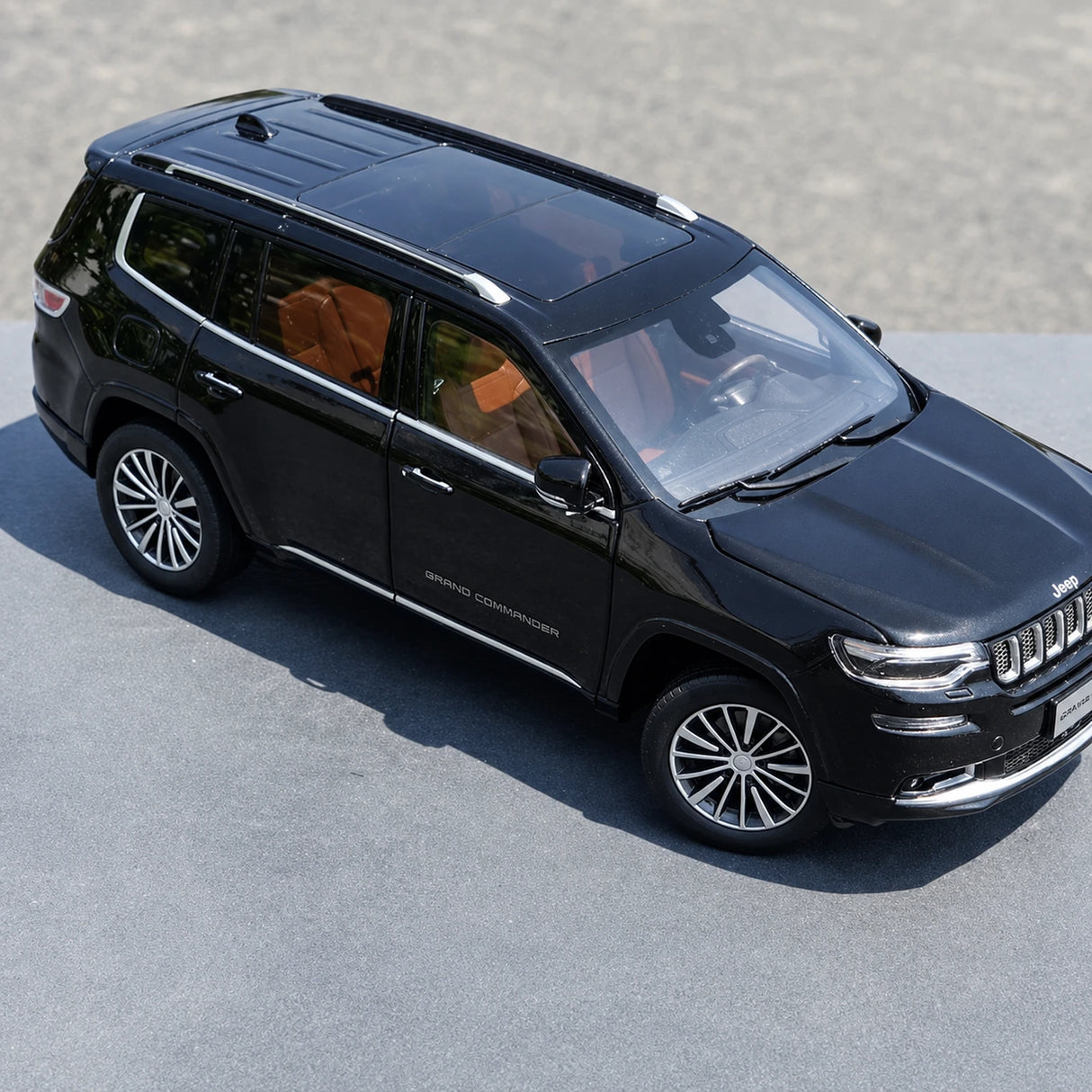 OEM Jeep 2018 Grand Commander Black 1:18 – kolekcjonerski model odlewany