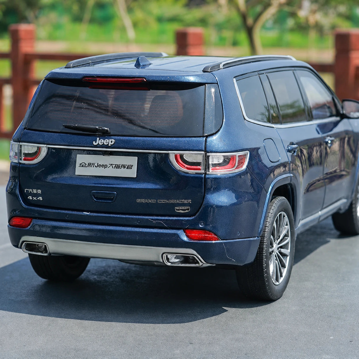 OEM Jeep 2018 Grand Commander Blue 1:18 – Kolekcjonerski model odlewany