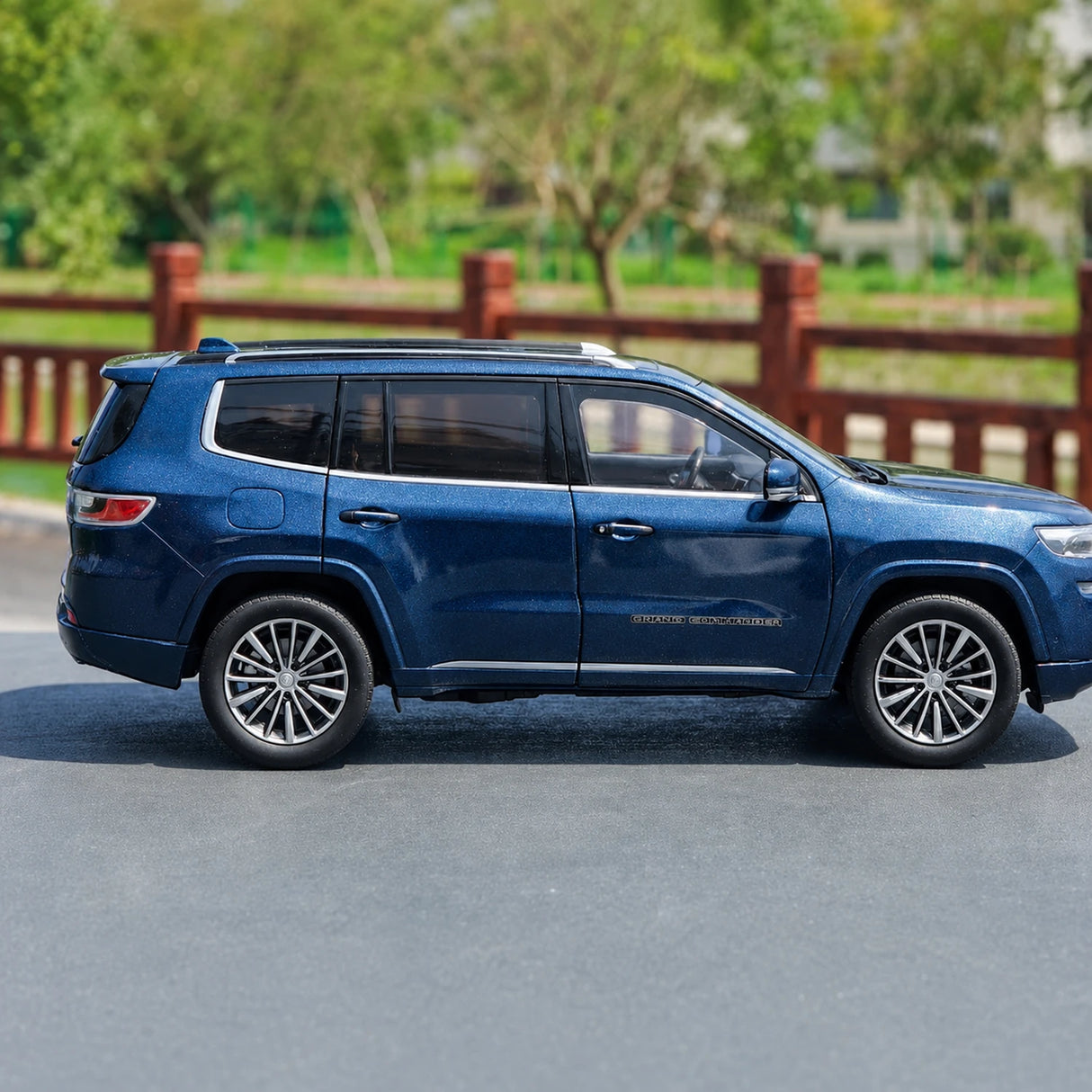 OEM Jeep 2018 Grand Commander Blue 1:18 – Kolekcjonerski model odlewany