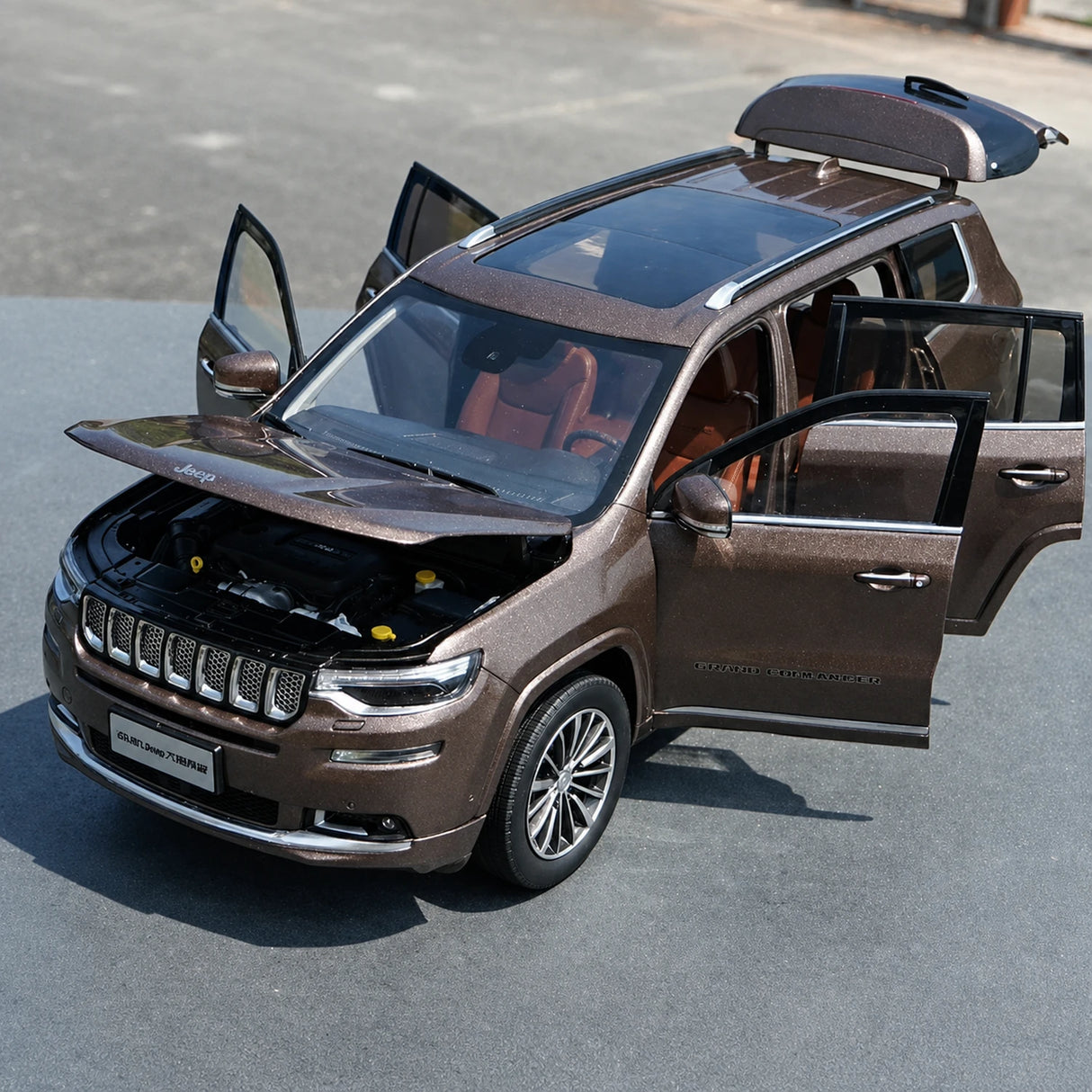 OEM Jeep 2018 Grand Commander Brown 1:18 – Modelo de Metal Fundido Colecionável