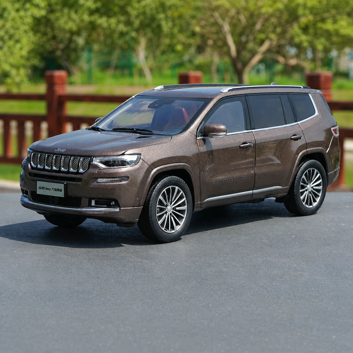 OEM Jeep 2018 Grand Commander Brown 1:18 – Modelo de Metal Fundido Colecionável