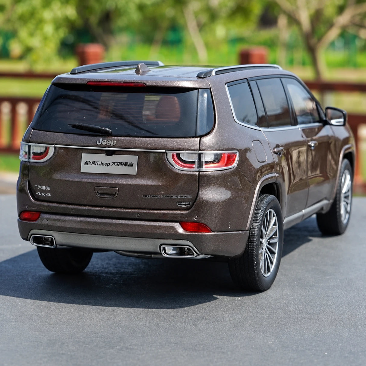 OEM Jeep 2018 Grand Commander Brown 1:18 – Modelo de Metal Fundido Colecionável