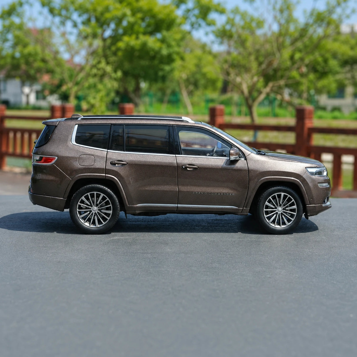 OEM Jeep 2018 Grand Commander Brown 1:18 – Modelo de Metal Fundido Colecionável