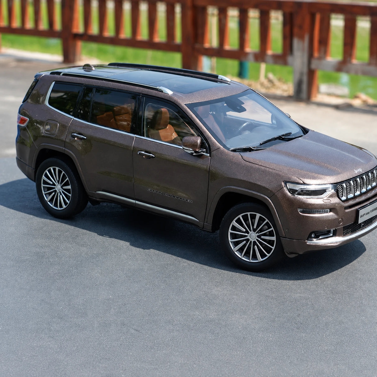 OEM Jeep 2018 Grand Commander Brown 1:18 – Modelo de Metal Fundido Colecionável