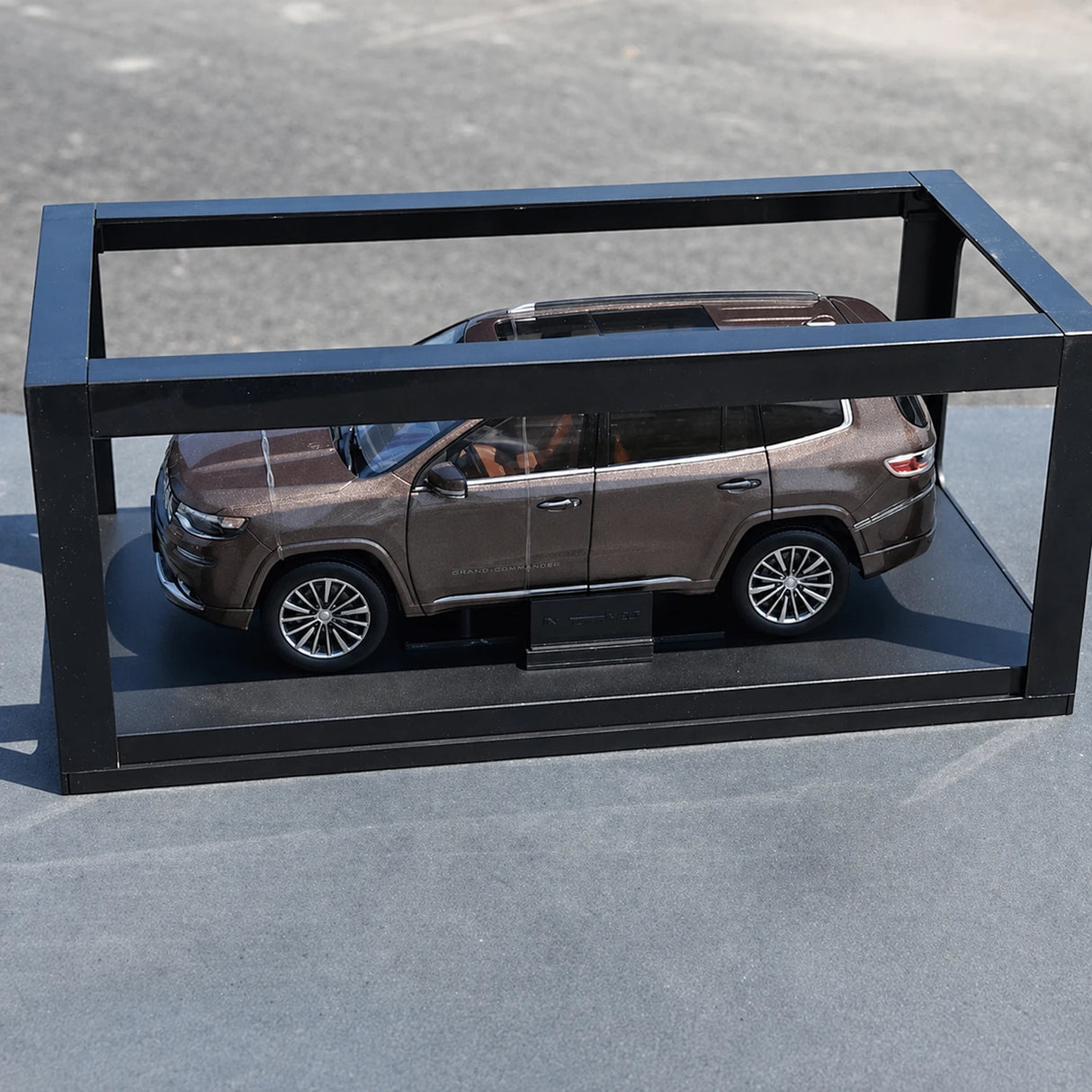 OEM Jeep 2018 Grand Commander Brown 1:18 – Modelo de Metal Fundido Colecionável