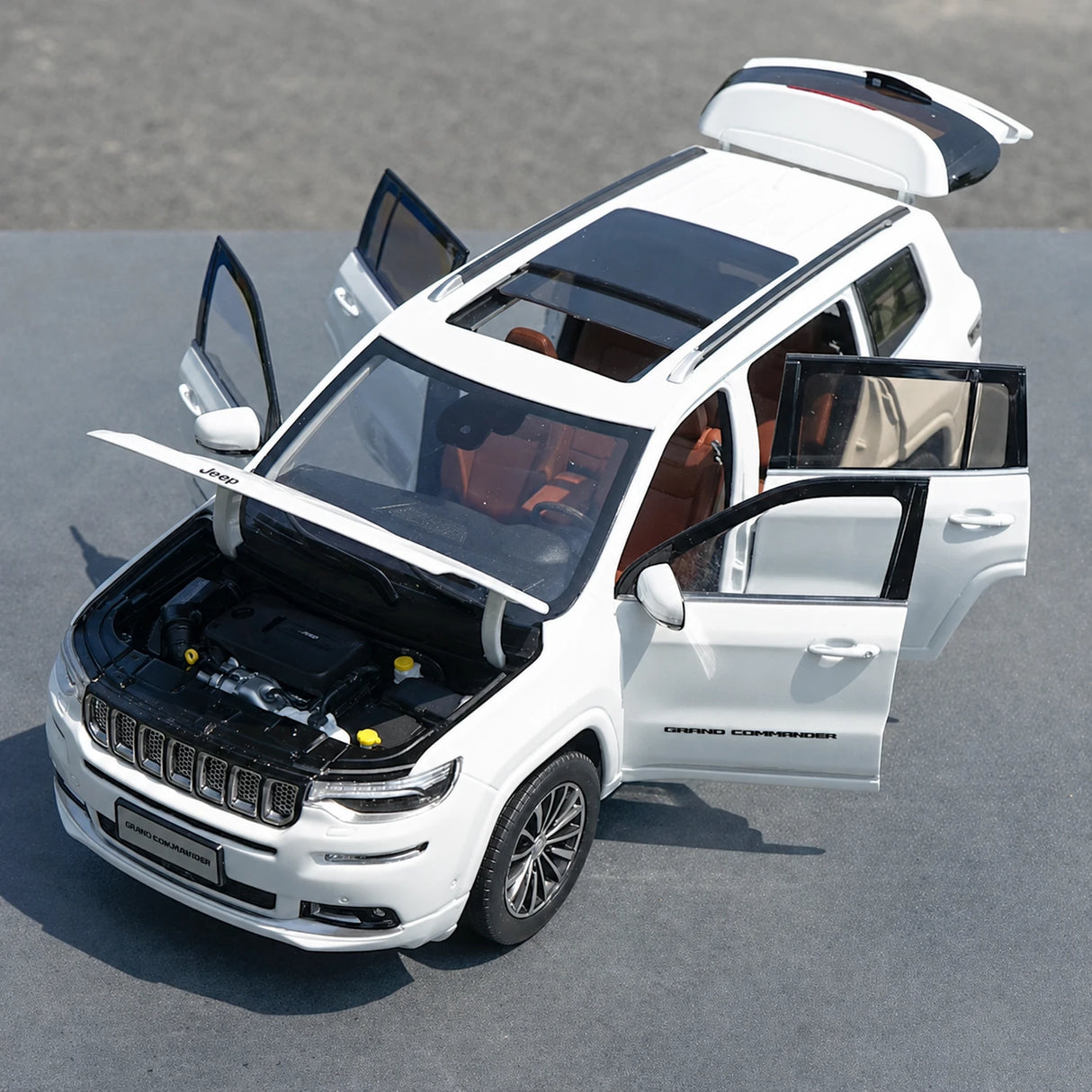OEM Jeep 2018 Grand Commander White 1:18 – Keräilyesineitä valuvalumalleja