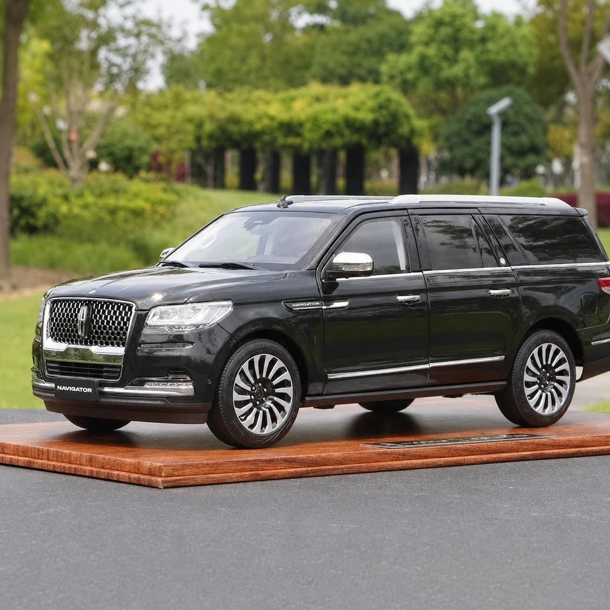 OEM Lincoln 2019 Navigator Black 1:18 – Kolekcjonerski model odlewany z odlewu