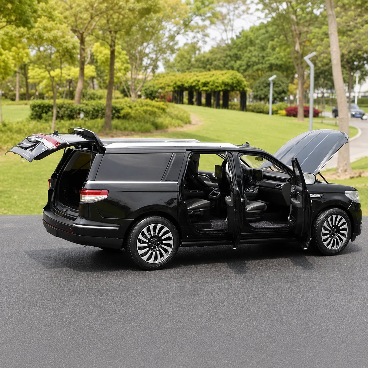 OEM Lincoln 2019 Navigator Black 1:18 – Kolekcjonerski model odlewany z odlewu