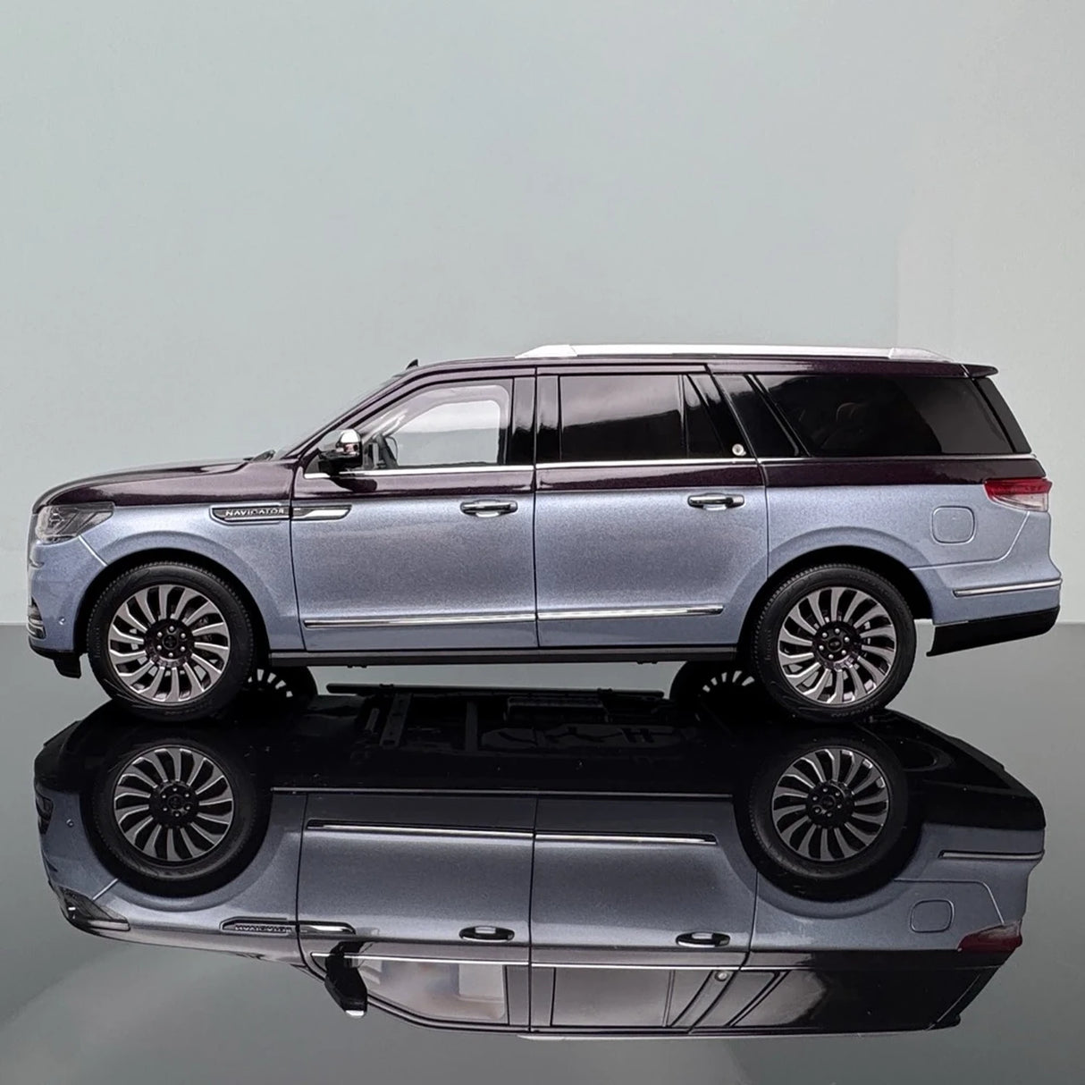 OEM Lincoln 2019 نافيجيتور بلو 1:18 – نموذج معدني قابل للجمع من القالب المصبوب