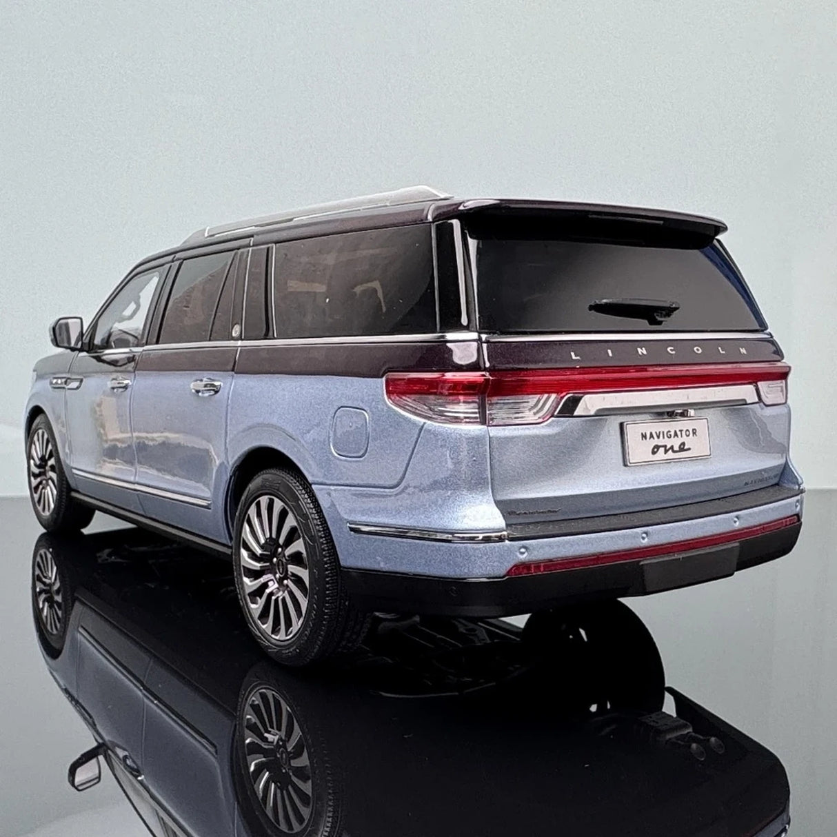 OEM Lincoln 2019 نافيجيتور بلو 1:18 – نموذج معدني قابل للجمع من القالب المصبوب