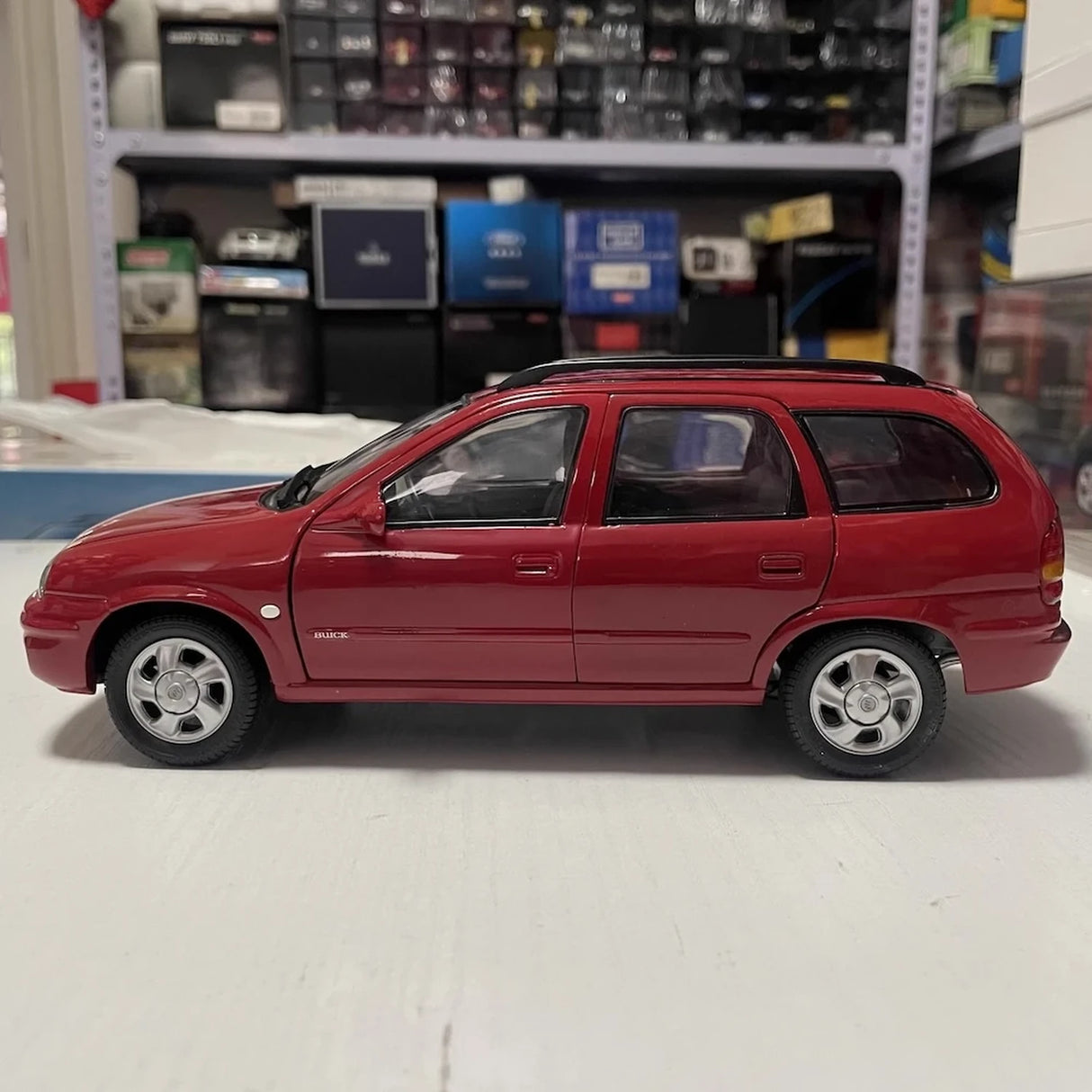 OEM Buick 2002 Sail SRV Red 1:18 – Collectible Diecast Model Die-Cast