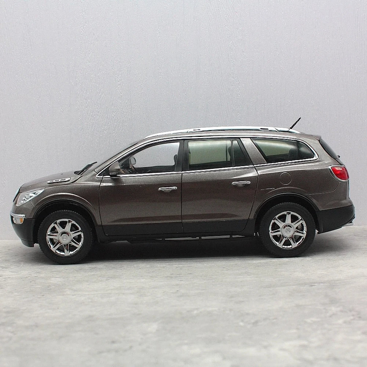 OEM Buick 2008 Enclave Brown 1:18 – Collectible Diecast Model Die-Cast