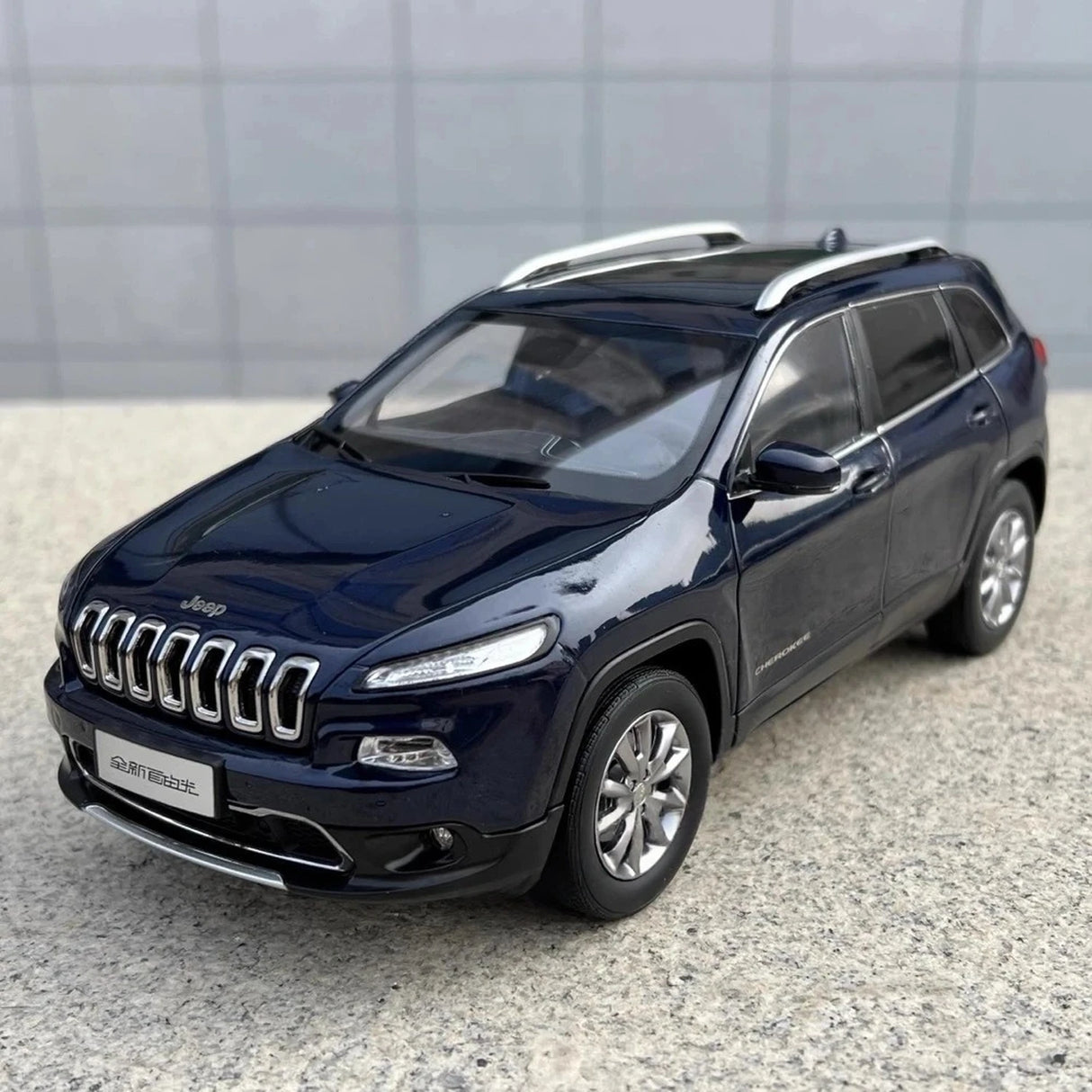 OEM Jeep 2017 Cherokee Blue 1:18 – kolekcjonerski model odlewany z metalu