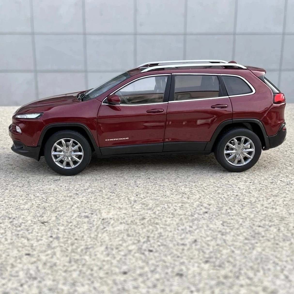 OEM Jeep 2017 Cherokee Red 1:18 – Kolekcjonerski model odlewany