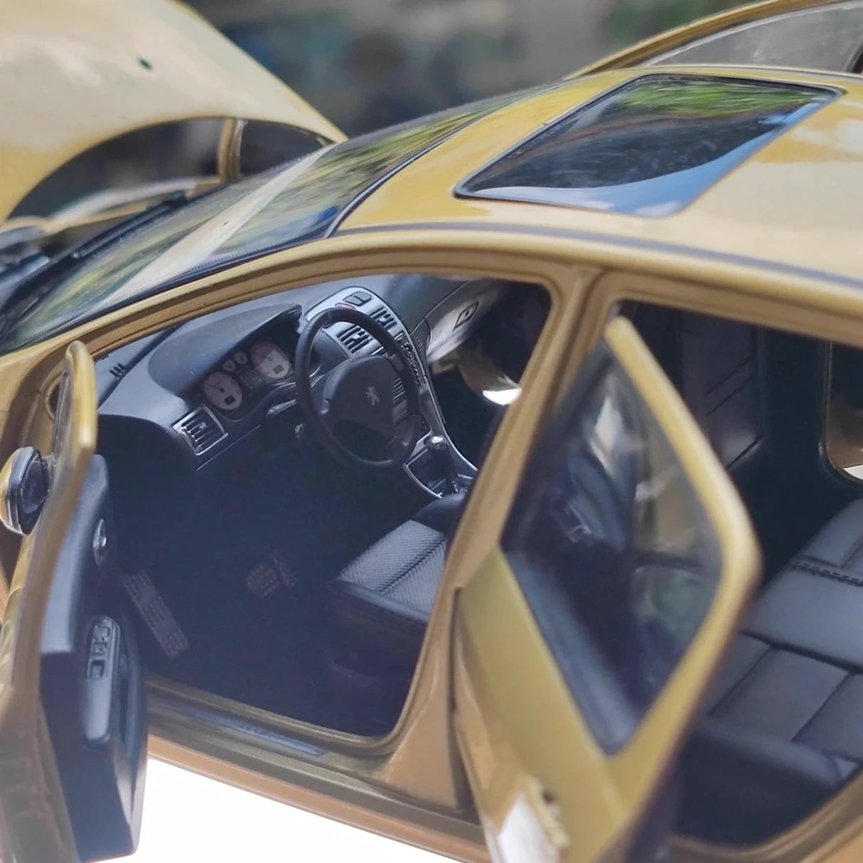 OEM Peugeot 2006 307 جولد 1:18 – نموذج معدني قابل للجمع مصبوب.