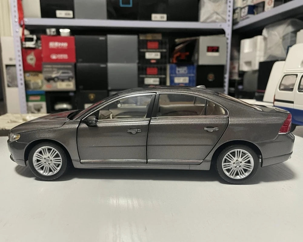 OEM Volvo 2009 S80L Gray 1:18 – Kolekcjonarski model odlewany